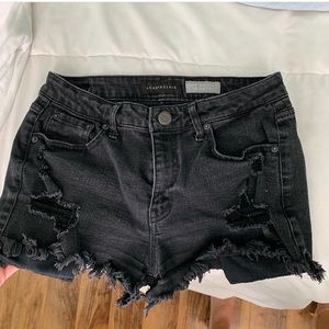 Black jean shorts !!